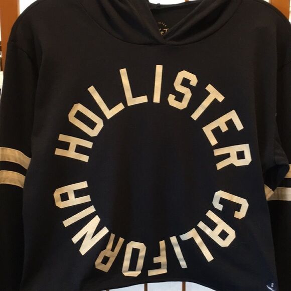 Hollister Graphic L/S Cropped Hoodie - Picture 2 of 8